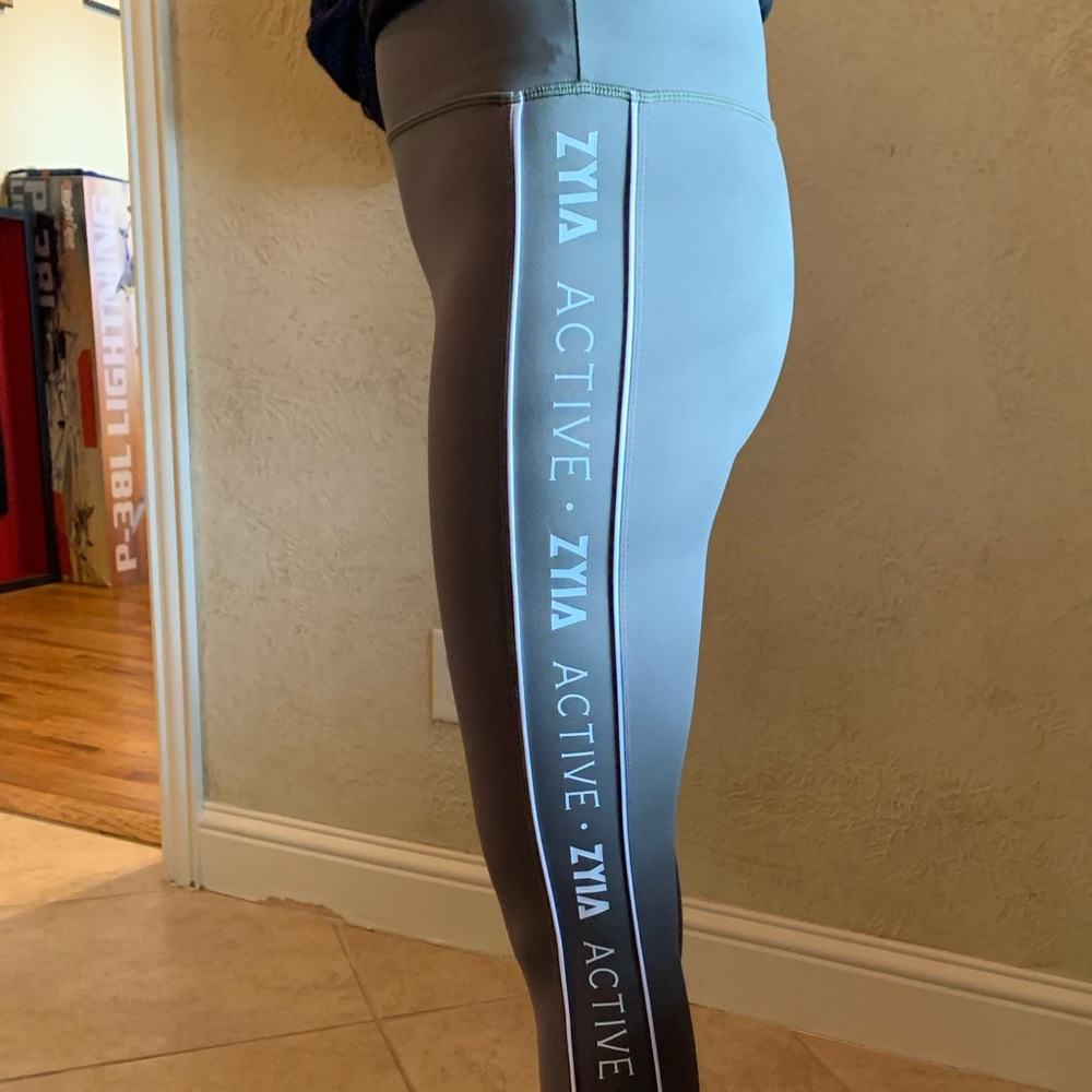 Zyia Capri Leggings
